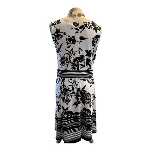 Lane Bryant Women’s Black White Skater Dress Size 26/28 - Picture 10 of 13